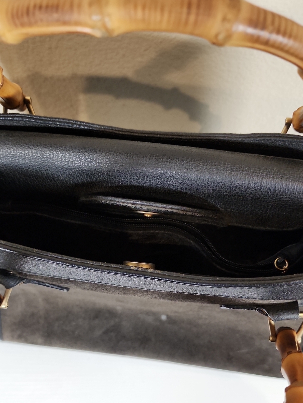 Vintage Gucci Diana (Sticky, Peeling, Dirty Inside) - Picture 4 of 12